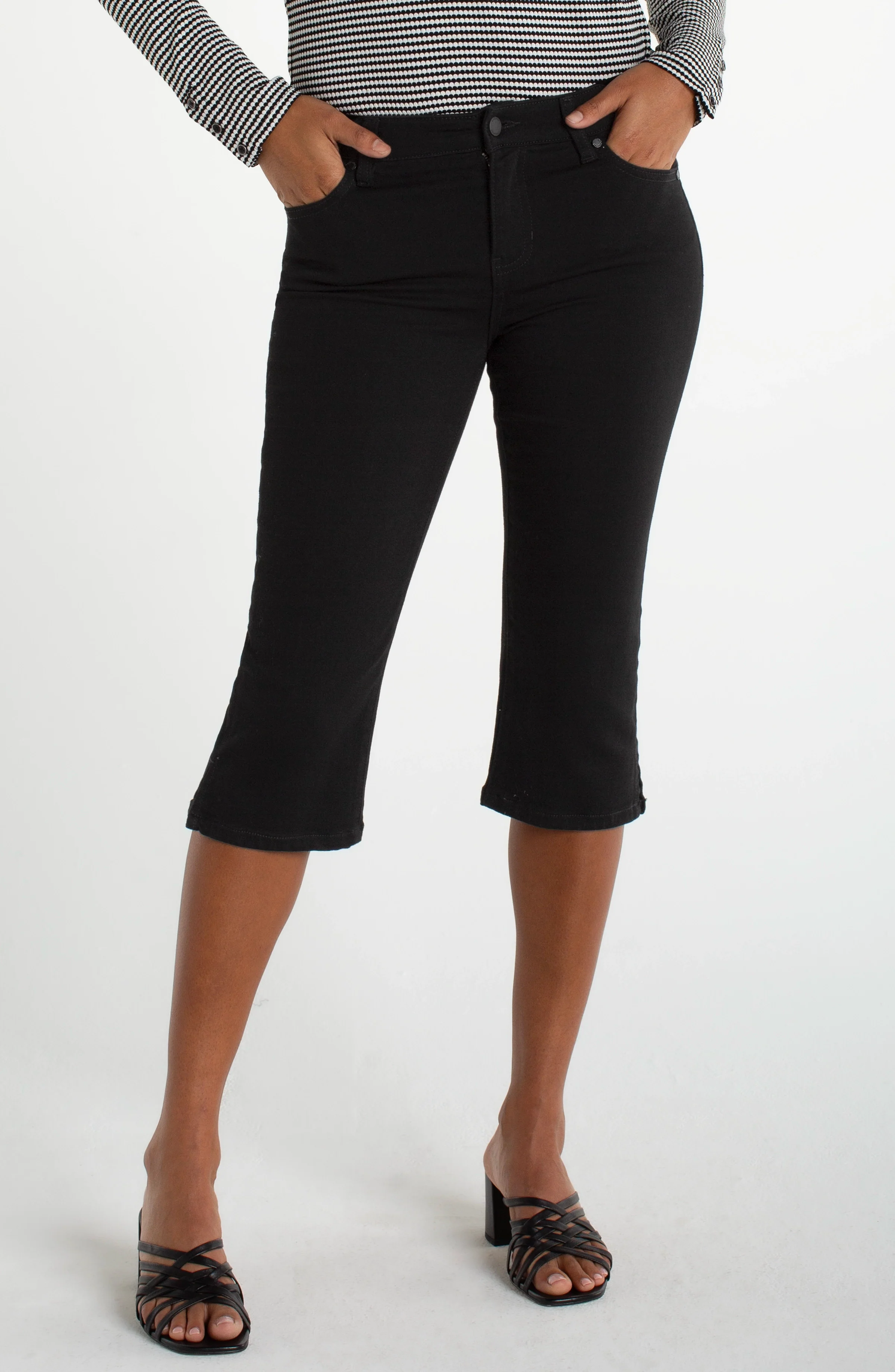 PETITE CAPRI WITH SLIT