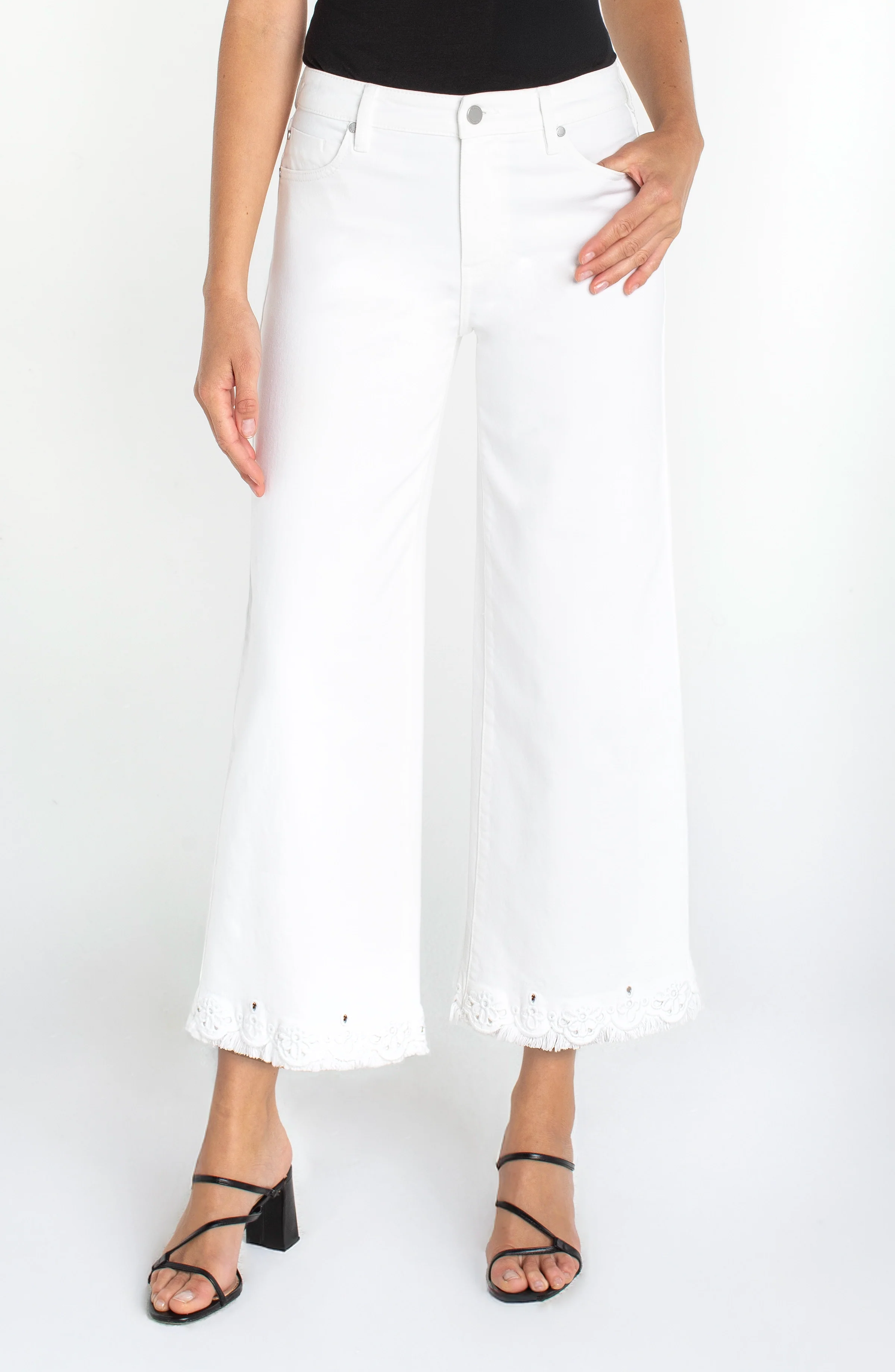 STRIDE WIDE LEG CROP WITH EMBROIDERED HEM - Image 3