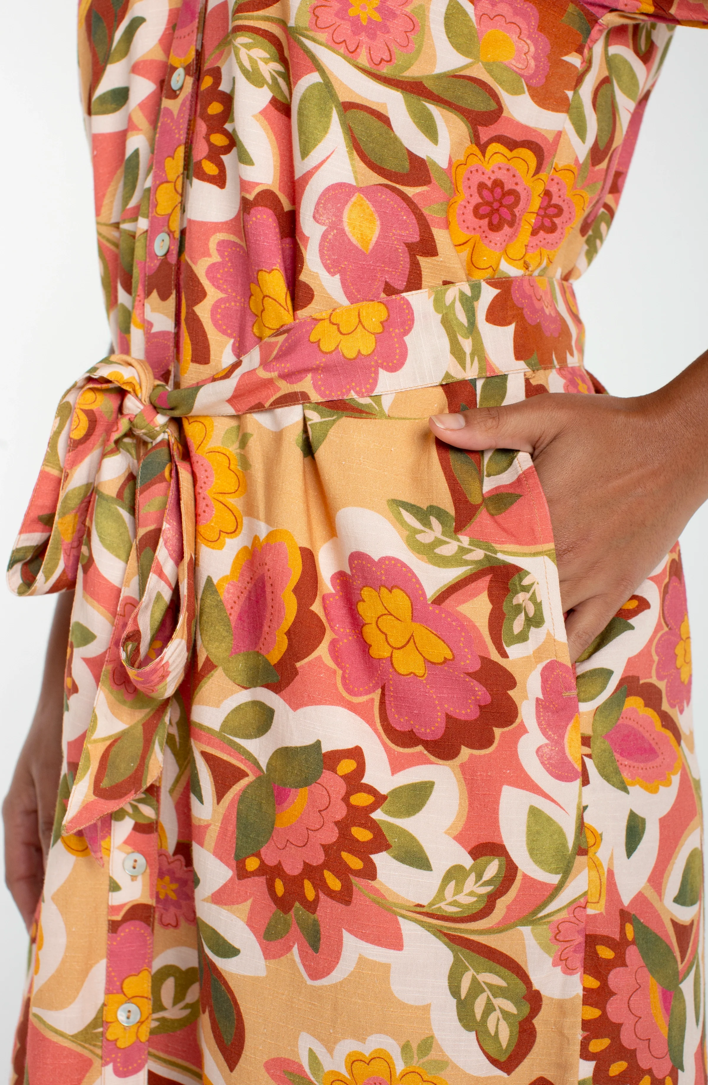 SHORT SLEEVE SHIRRED BUTTON FRONT WOVEN DRESS - Image 3