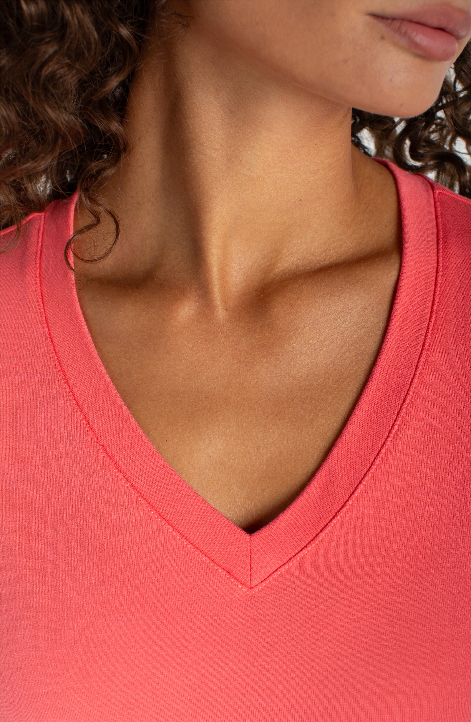 SHORT SLEEVE V-NECK KNIT TEE - Image 3