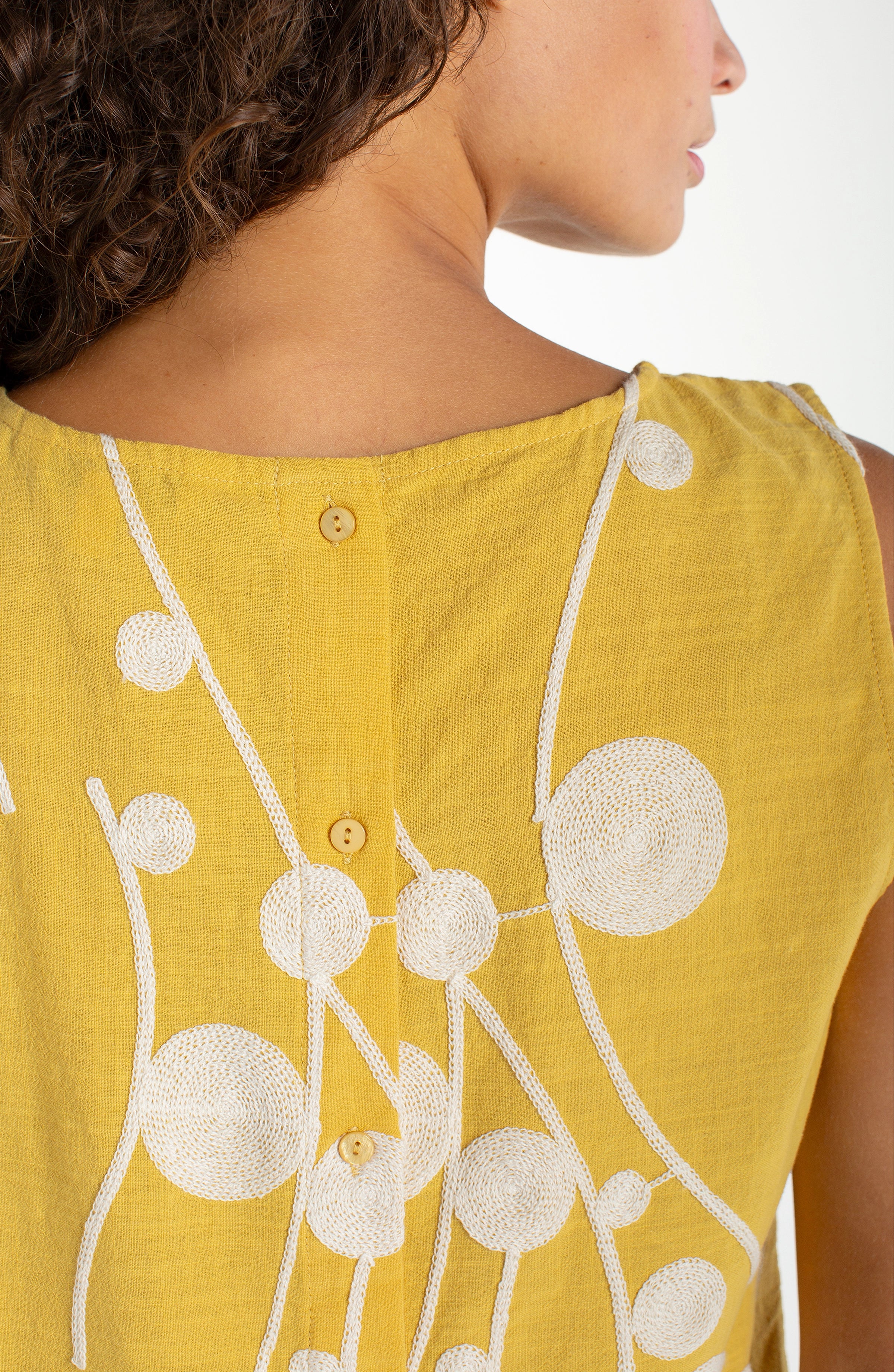 SLEEVELESS BUTTON BACK WOVEN TOP - Image 3