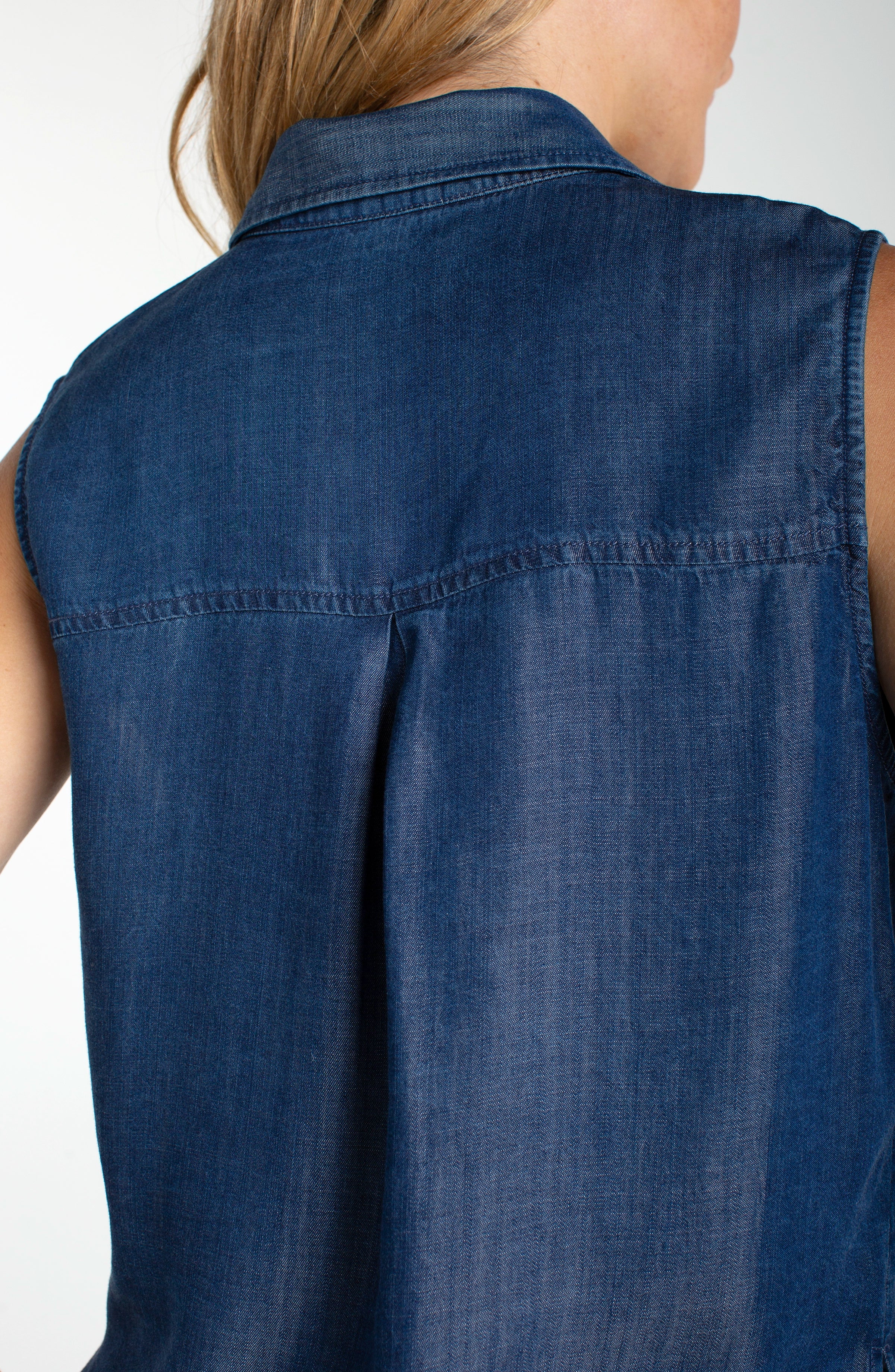 SLEEVELESS BUTTON FRONT TOP W/ POCKETS - Image 4