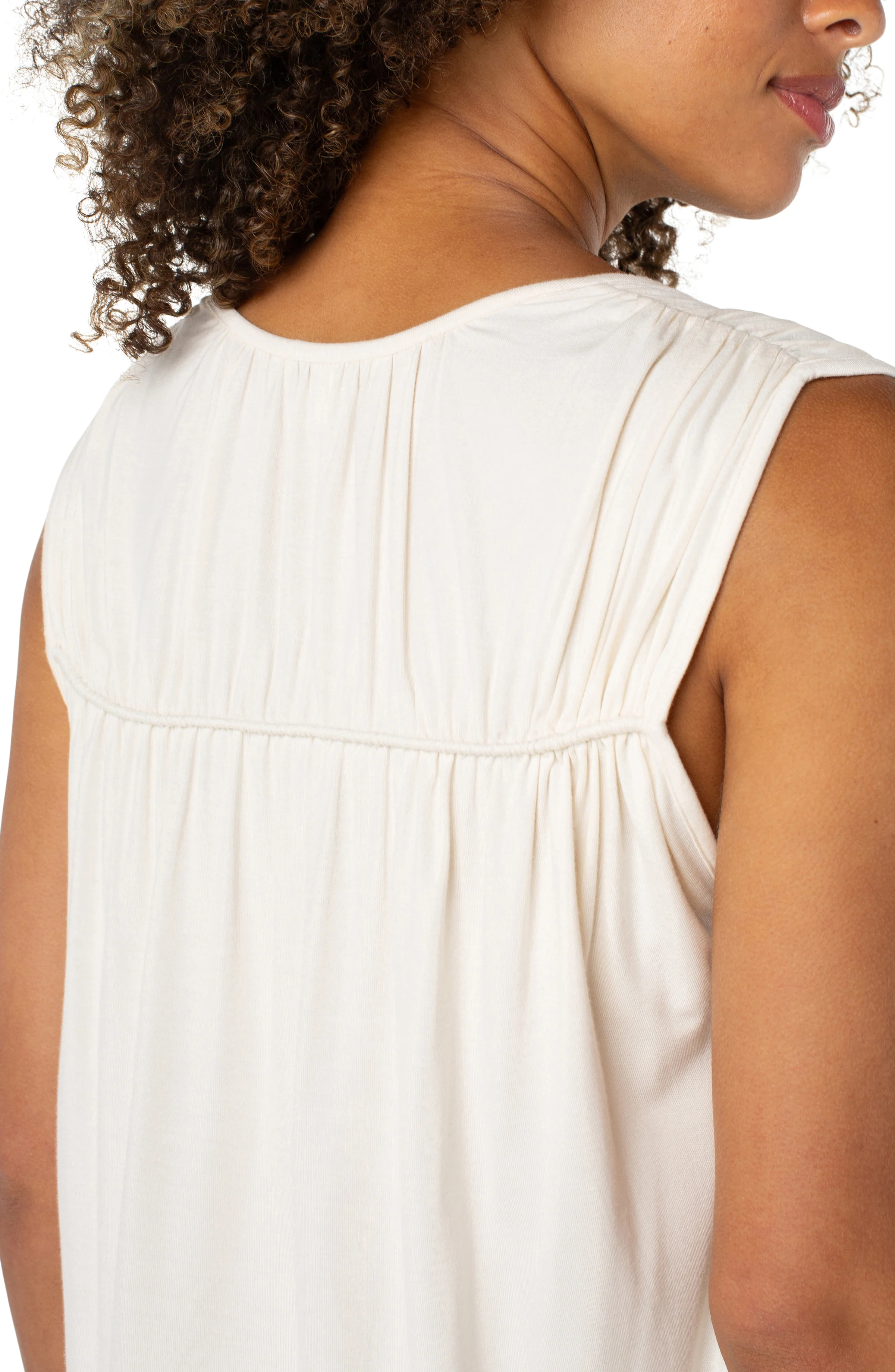 SLEEVELESS SHIRRED DETAIL KNIT TOP - Image 4