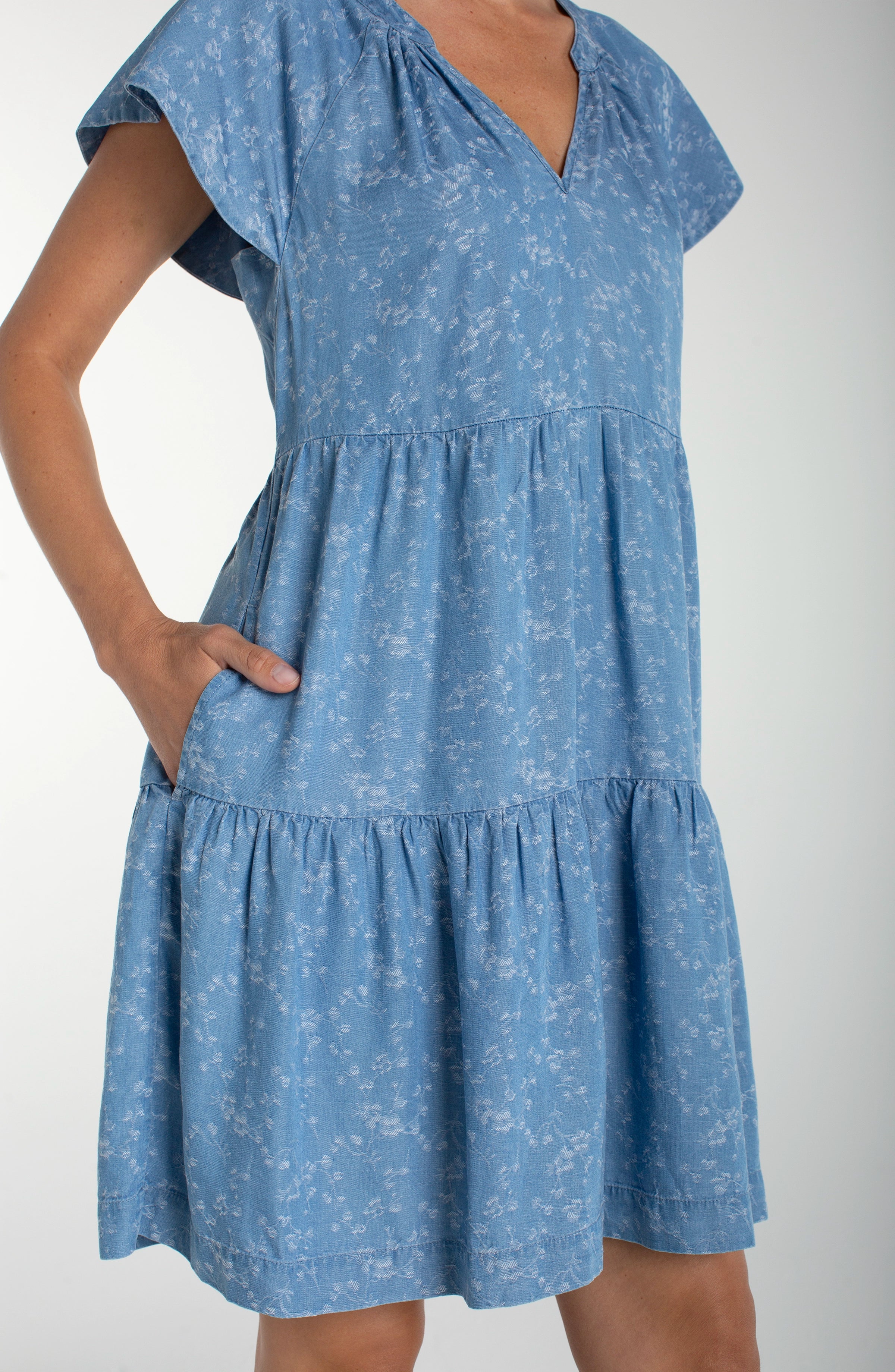 TIERED FLUTTER SLEEVE DRESS - Image 4