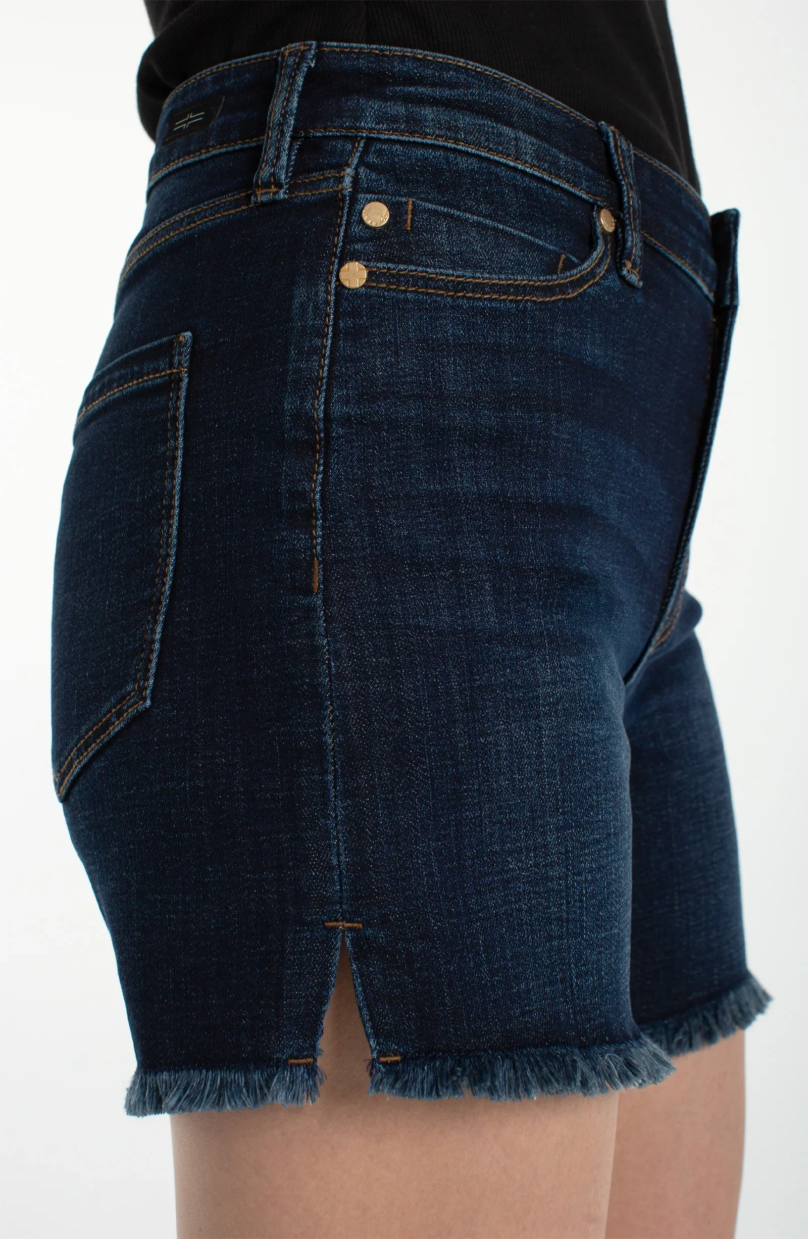 VICKIE FRAY HEM SHORT - Image 3