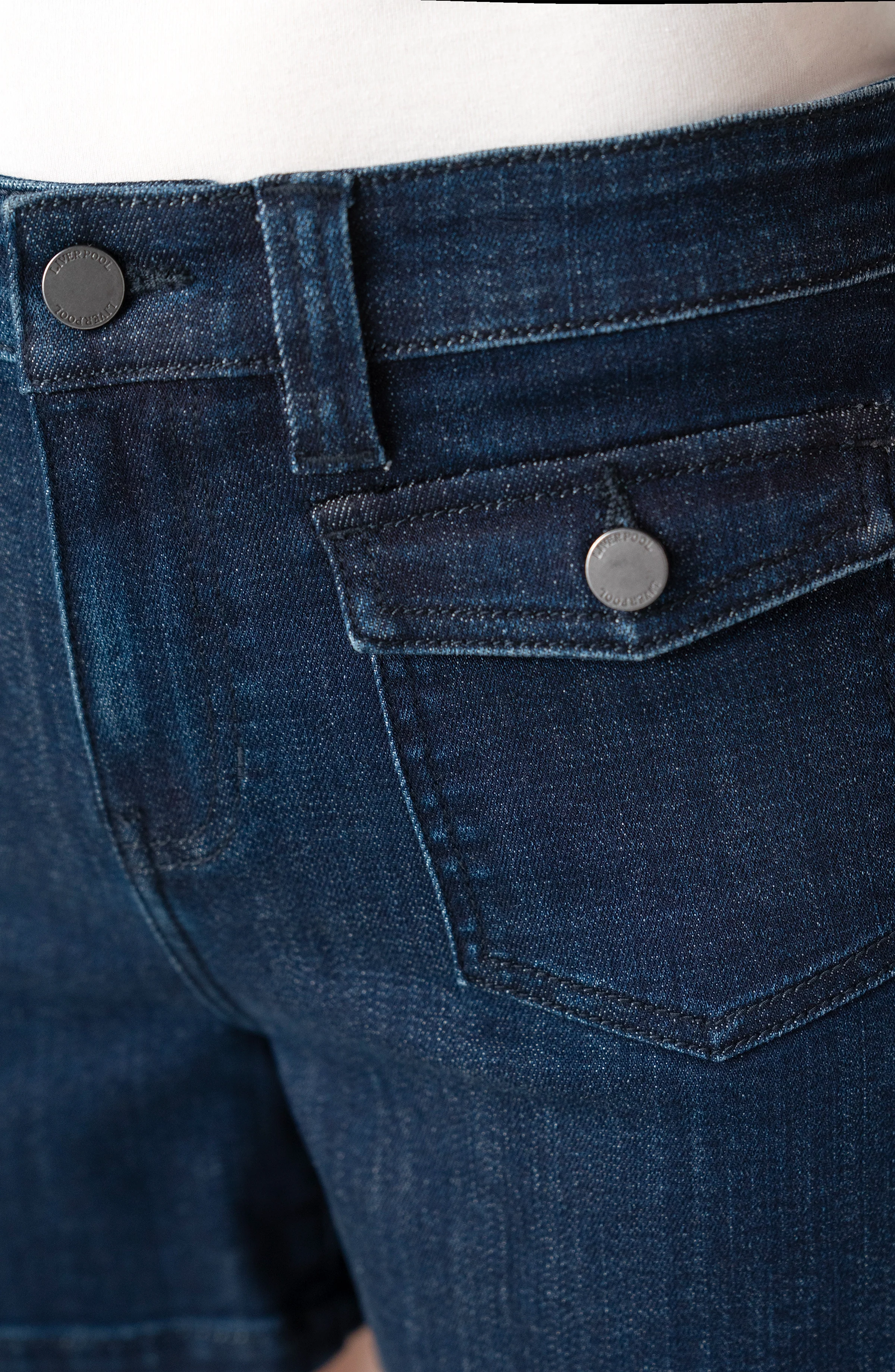 VINTAGE SHORT WITH FLAP FRONT POCKETS - Image 3