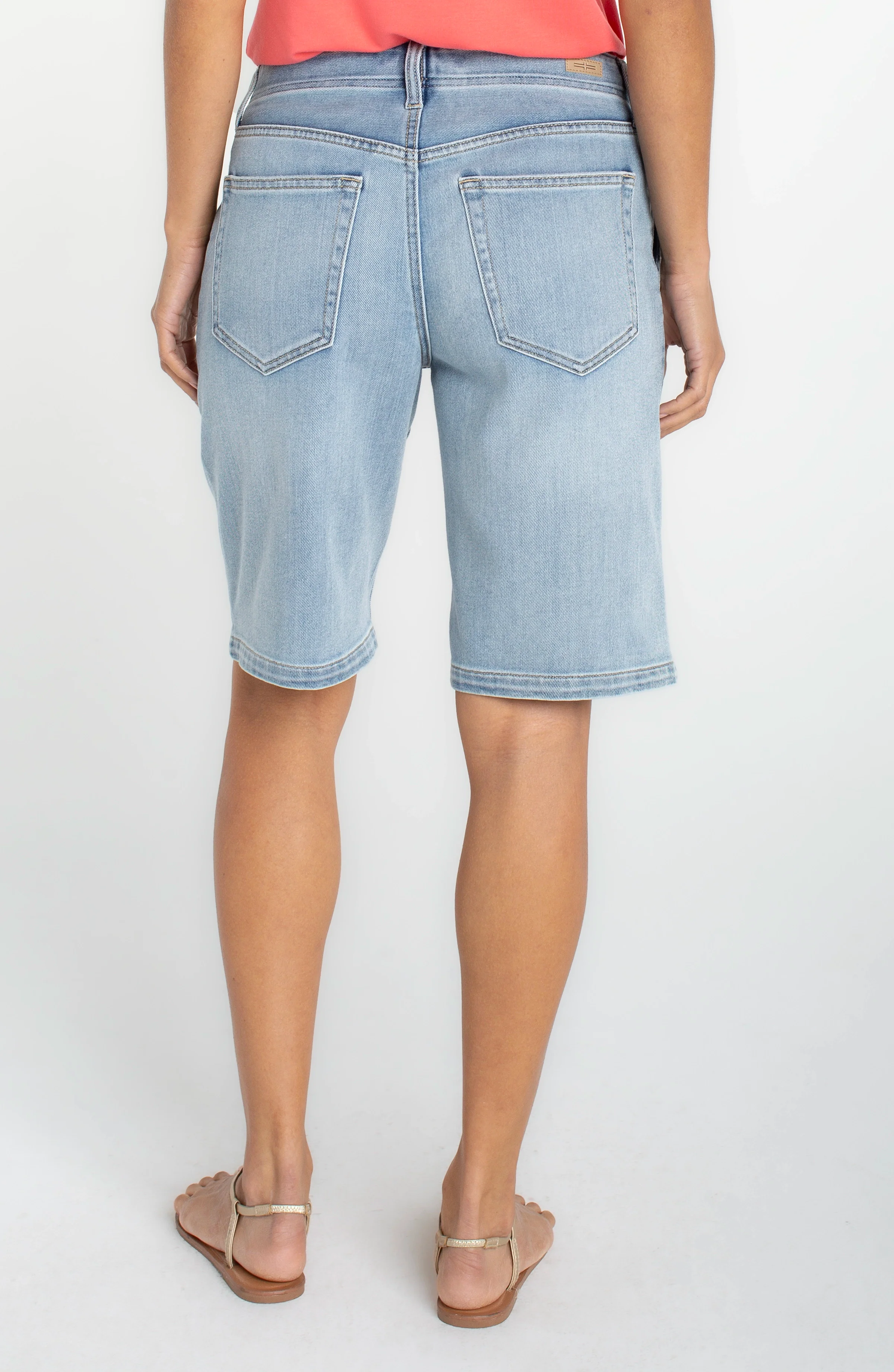 THE WEEKENDER RELAXED SHORT - Image 2