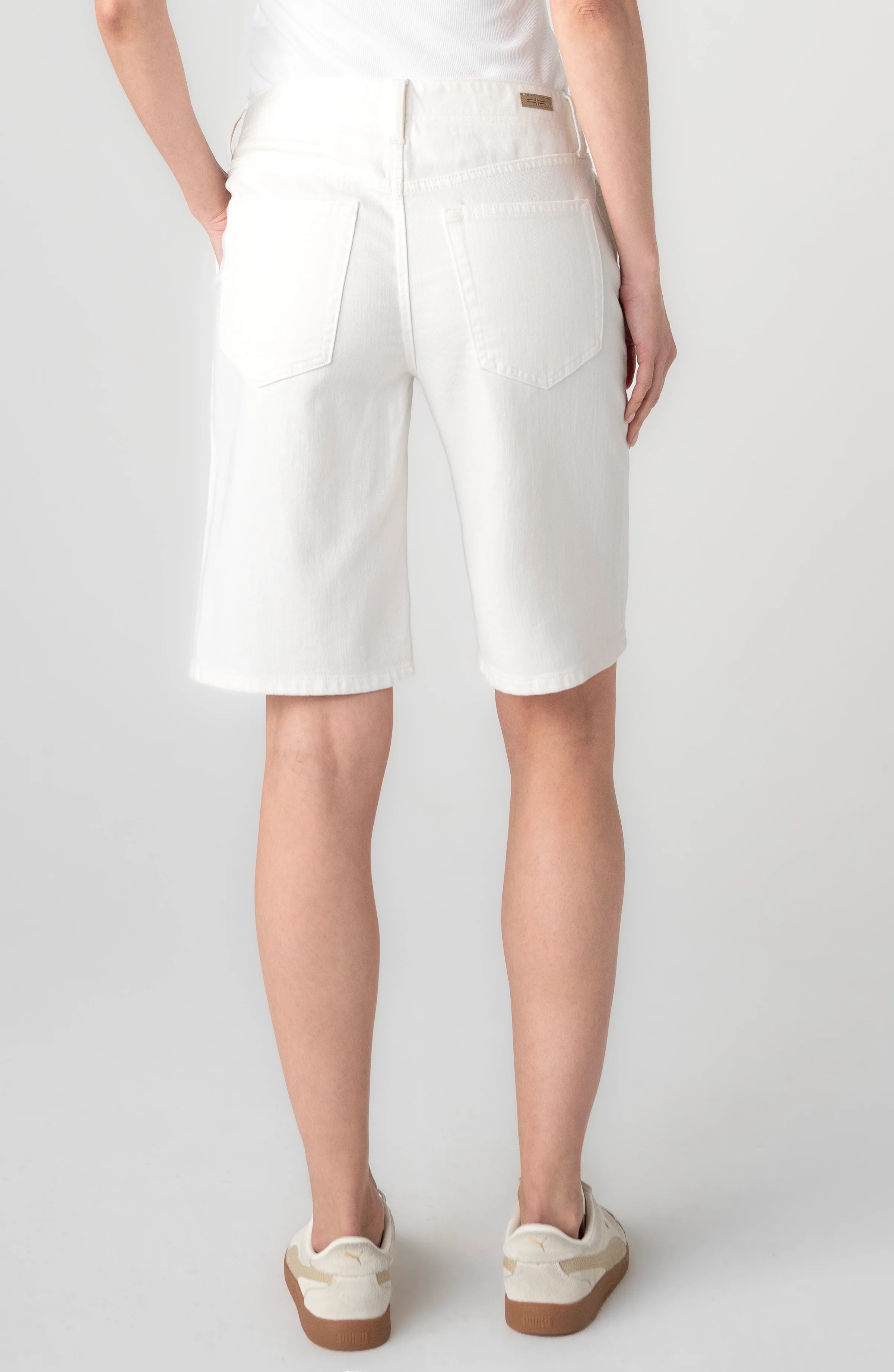 THE WEEKENDER RELAXED SHORT - Image 2
